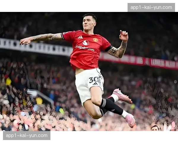 谢什科六次空中对抗成功，曼联高中锋战术支点价值凸显